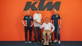 Alex Marquez (2.v.l.) startet ab 2027 für KTM.