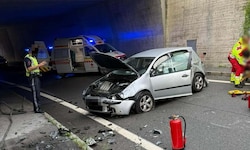 Das massiv beschädigte Unfallfahrzeug.