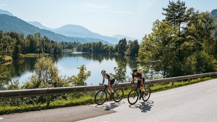 Mit dem Rad kann man in der Region Klagenfurt an vielen Seen vorbeifahren.