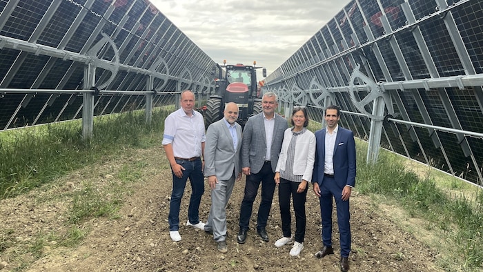 Bürgermeister Johannes Mezgolits, Grün, Dorner, Silvia Angelo von den ÖBB und Sharma (v. li.) ...