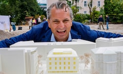 Letzter öffentlicher Termin als Präsident: Peter Unterkofler präsentiert das neue Haus der ...