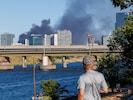 Nach dem Großbrand in einer Mülllagerhalle in Wien-Donaustadt gehen Ermittler nicht von ...