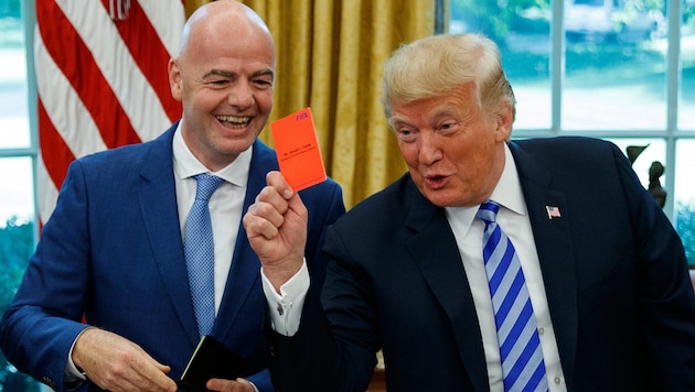 Gab zu, mit FIFA-Boss Infantino (l.): bezüglich der roten Karte für US-Stürmer Balogun ...