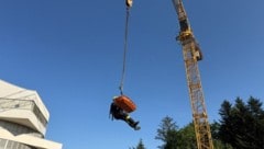 Der Verletzte wurde mit einer Bergetrage gerettet.