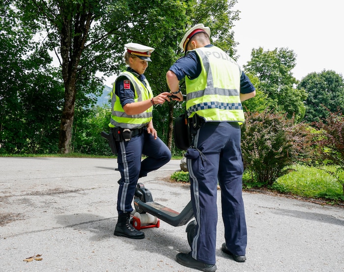 Test am Rollenprüfstand: Dieser Scooter erfüllt alle Vorschriften.