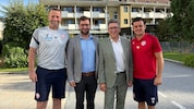 Hotelchef Gerald Stoiser mit Sohn Patrick sowie Trainer Ferdl Feldhofer und Christian ...
