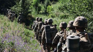 Ukrainische Soldaten während einer Übung hinter der Front