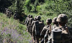 Ukrainische Soldaten während einer Übung hinter der Front