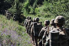 Ukrainische Soldaten während einer Übung hinter der Front