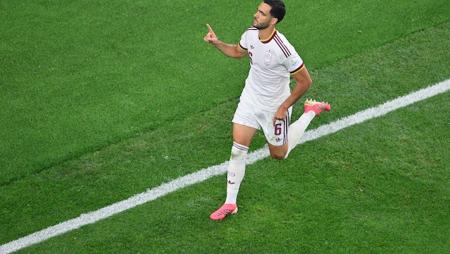 Der eingewechselte Mikel Merino stach in der Nachspielzeit zu und schoss Spanien ins ...