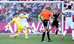 Matt Freese verstolperte außerhalb des Strafraums den Ball.