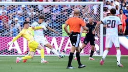 Matt Freese verstolperte außerhalb des Strafraums den Ball.