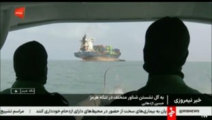 Ein Frachter in der Straße von Hormuz