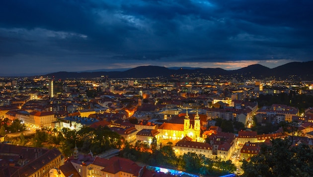 Dunkle Wolken über Graz – schon in der Nacht sollen dort Regentropfen fallen.