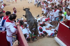 Die Stierhatz in Pamplona fordert jedes Jahr mehrere Verletzte – manchmal auch Tote.