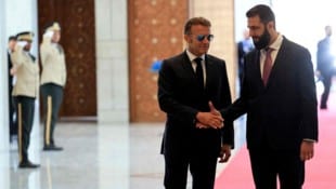 Macron ist der erste westeuropäische Staatschef, der Syrien seit dem Sturz des langjährigen ...