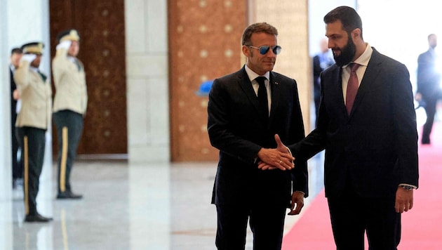 Macron ist der erste westeuropäische Staatschef, der Syrien seit dem Sturz des langjährigen ...