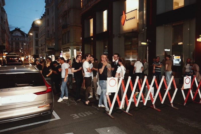 Anrainer sperrten für die Demo den Tuchlauben.