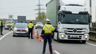 Lkw-Kontrolle auf der Autobahn