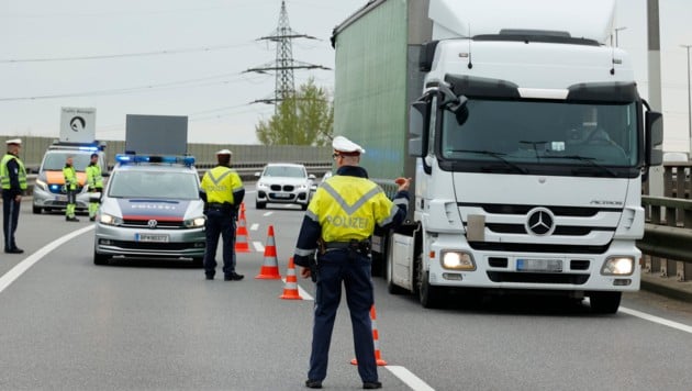 Lkw-Kontrolle auf der Autobahn