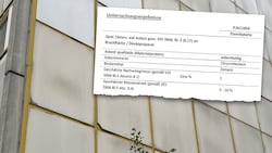 Die Platten an der Fassade des in die Jahre gekommenen Gemeindebaus enthalten Asbest, wie der ...