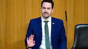 An den Änderungen bei den Schulfächern gibt es viel Kritik, Bildungsminister Christoph ...