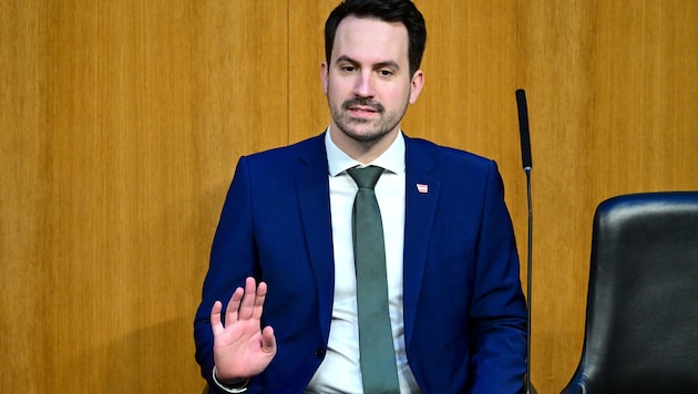 An den Änderungen bei den Schulfächern gibt es viel Kritik, Bildungsminister Christoph ...
