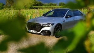 Raphael Guerth 267 neueste Fahrzeuge surrten und röhrten durchs weite Viertel: Mercedes-Benz schickte Tester ...