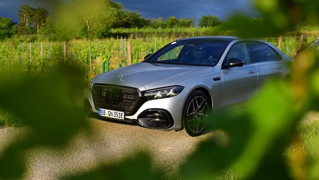 267 neueste Fahrzeuge surrten und röhrten durchs weite Viertel: Mercedes-Benz schickte Tester ...