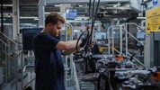 In Steyr werden die Motoren für „Neue Klasse“ nun in zwei Schichten gebaut.