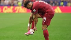 Ein Loch im Schuh von Pedro Neto sorgt für Rätselraten. 