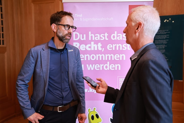 Lukas Trentini, Leiter der Kinder- und Jugendanwaltschaft (KiJA), im Gespräch mit ...
