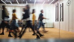 Besonders junge Menschen haben laut der OECD zunehmend Schwierigkeiten beim Einstieg ins ...