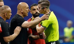 Ägyptens Teamchef Hossam Hassan lieferte sich ein Wortgefecht mit Referee Francois Letexier.