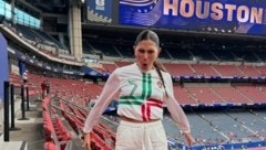 Celine Dept ist 26-jährige Fußball-Influencerin aus Belgien. Sie trifft die Topstars der Szene.