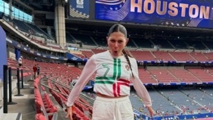 Celine Dept ist 26-jährige Fußball-Influencerin aus Belgien. Sie trifft die Topstars der Szene.