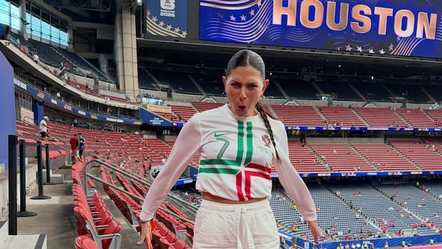 Celine Dept ist 26-jährige Fußball-Influencerin aus Belgien. Sie trifft die Topstars der Szene.