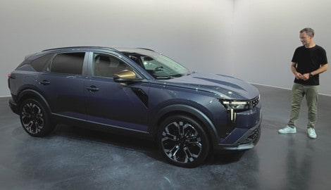 Die „Krone“ beim Dacia Striker im Studio in Mailand.