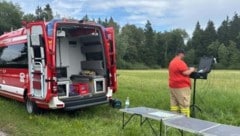 Mit Drohnen und zu Fuß waren Feuerwehr und zahlreiche weitere Einsatzorganisationen mit der ...