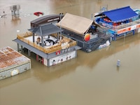 Heftige Unwetter halten weite Teile Chinas seit dem Wochenende in Atem. Besonders betroffen war ...