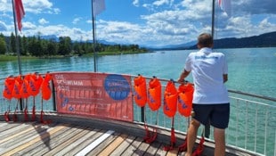 Zehn Schwimmbojen können im Strandbad Pörtschach ausgeliehen werden.
