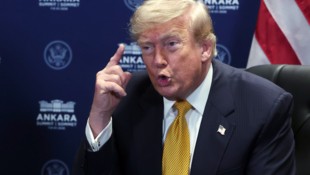 US-Präsident Donald Trump erklärt beim NATO-Gipfel in der Türkei die Feuerpause mit dem Iran für ...