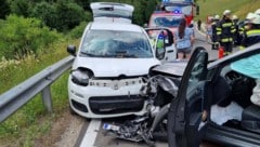 An dem Verkehrsunfall waren drei Fahrzeuge beteiligt.