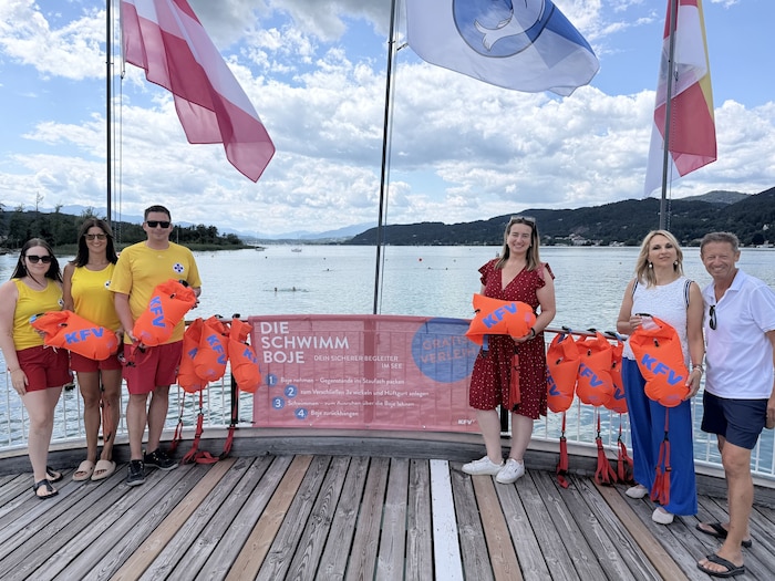 Die Schwimmbojen wurden kürzlich im Strandbad angebracht.