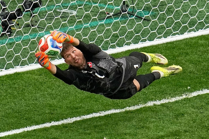 Gregor Kobel