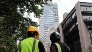 Vorsichtige Entwarnung: Das Hochhaus „bewegt sich nicht mehr“. In einige der evakuierten Gebäude ...