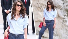 Charlotte Casiraghi kam im lässigen Jeans-Look und mit Hingucker-Accessoire zur Chanel-Schau ...