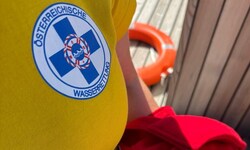 Auch die Wasserrettung stand im Einsatz (Symbolbild). 