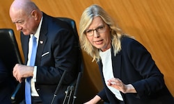 Für Grünen-Chefin Leonore Gewessler ist das Budget „in Zahlen gegossene Ungerechtigkeit“, ...