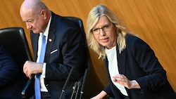 Für Grünen-Chefin Leonore Gewessler ist das Budget „in Zahlen gegossene Ungerechtigkeit“, ...